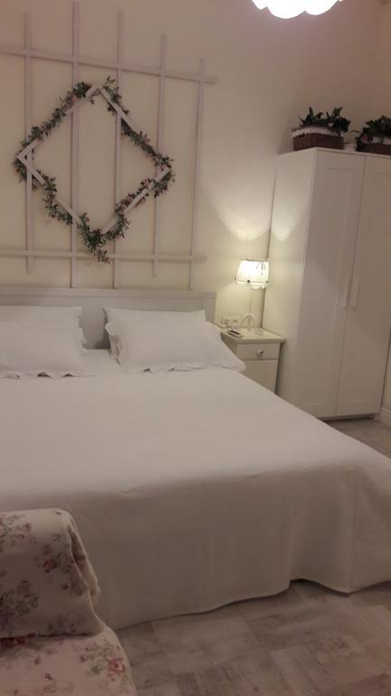 Romantic Apartment On Rynok Square With Air-Conditioning Lviv Buitenkant foto